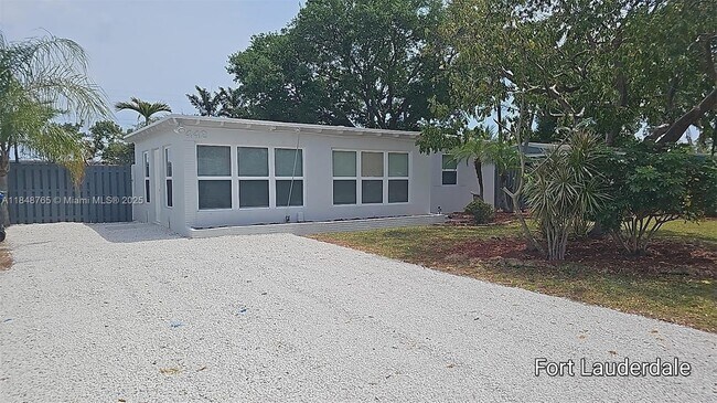 Building Photo - 442 SW 22nd Ave