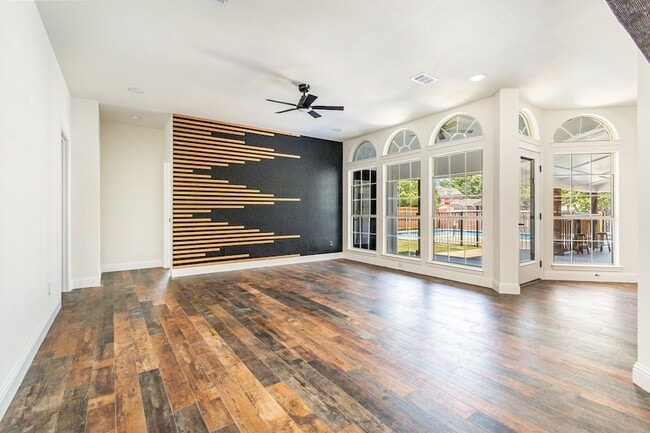 Building Photo - 4610 Clay Dr