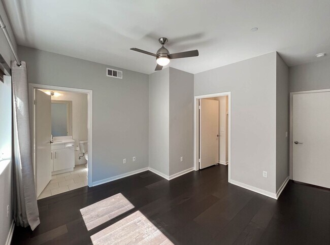 Building Photo - Luxury Townhome Centrally Located in Silver Lake! OPEN HOUSE JUNE 6TH, 2026 from 1:30 PM to 2:30 PM