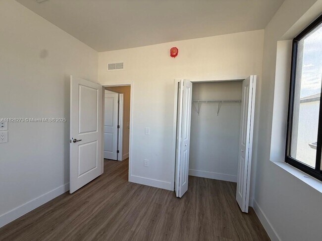 Building Photo - 34500 SW 190th Ave
