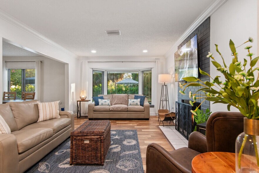 Building Photo - 612 Montezuma Dr