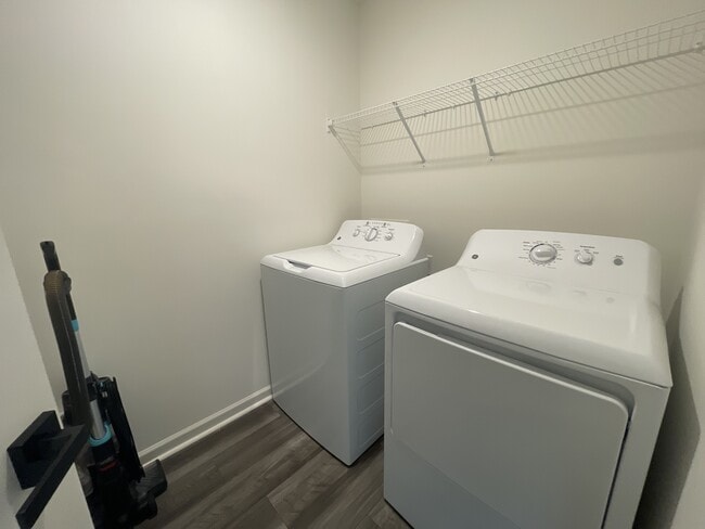 Building Photo - 156 Babbling Brk Dr