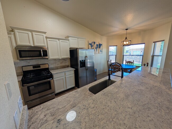 Building Photo - 5604 New Castle Ct