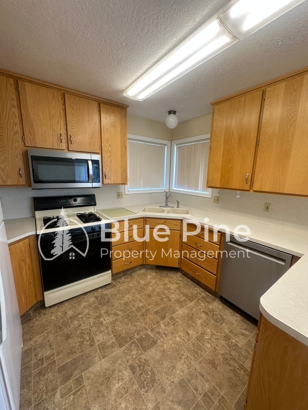 Building Photo - 1077 E 1300 N
