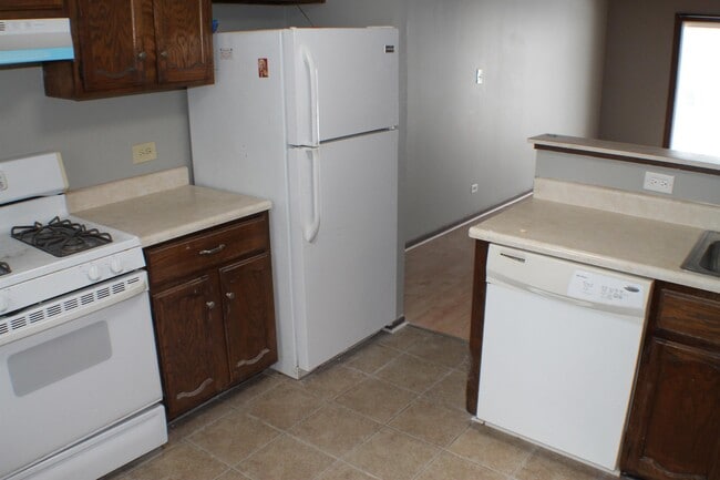 Building Photo - 485 Meadow Green Ln