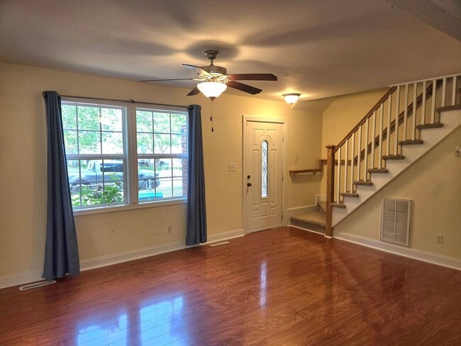 Building Photo - Beautiful Move-In Ready Single Family Home!