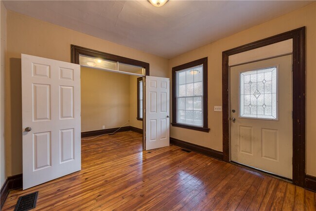 Building Photo - 779 S Goodman St