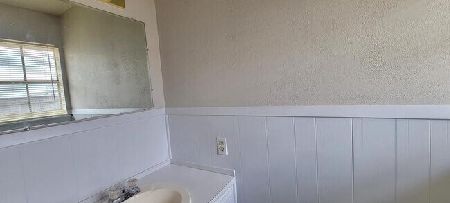 Building Photo - 218 Dodson St