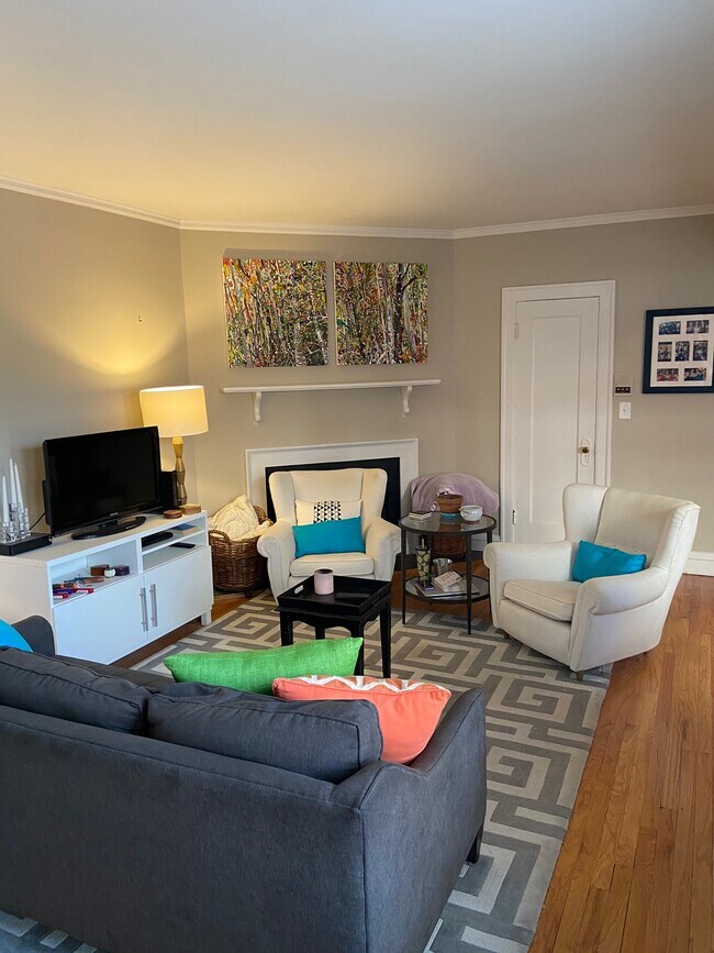 Building Photo - 2326 N Lincoln Park W