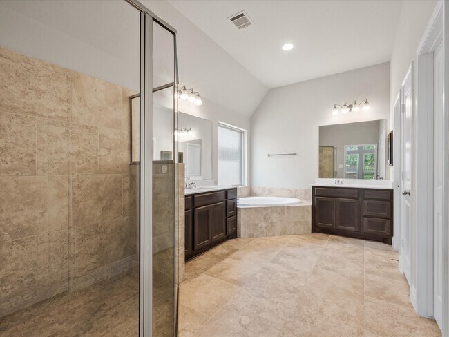 Building Photo - 2503 Elmwood Trl