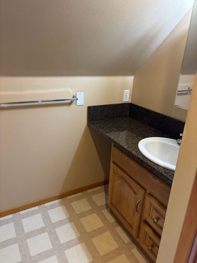 Building Photo - $500 off 1st month's rent! Short Term Lease Only, Charming 3 Bed, 1.5 Bath with Big Yard