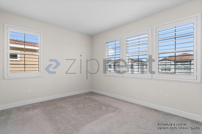 Building Photo - 748 Razorbill St