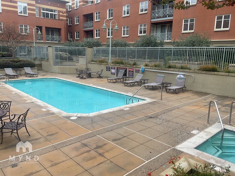 Building Photo - 130 E San Fernando St