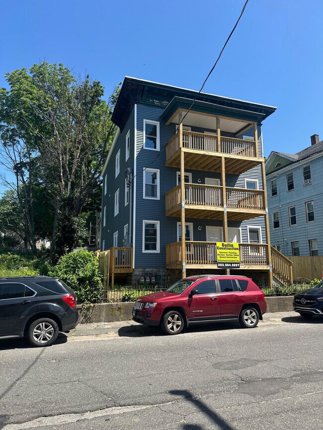 Primary Photo - 30 Crown St