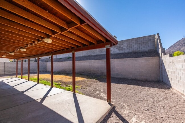 Building Photo - Charming 3-Bed, 2-Bath Single-Story Home i...