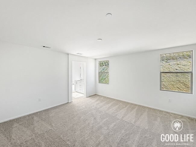 Building Photo - Beautiful 5Bd/2.5Ba Home In Lake Elsinore!