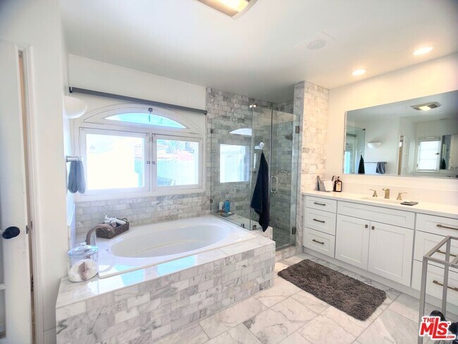 Building Photo - 5664 Donna Ave