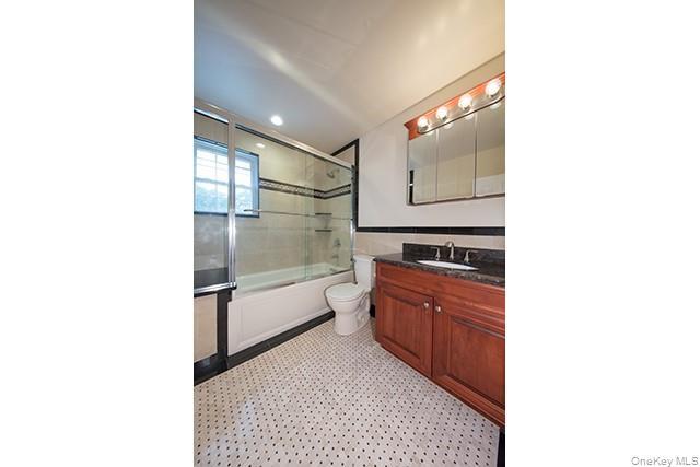 Building Photo - 1 Villa D'Est Dr