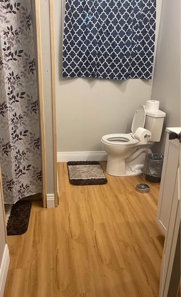 Building Photo - 1582 Main St