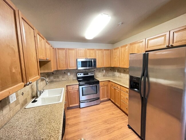 Building Photo - Promenade Condo