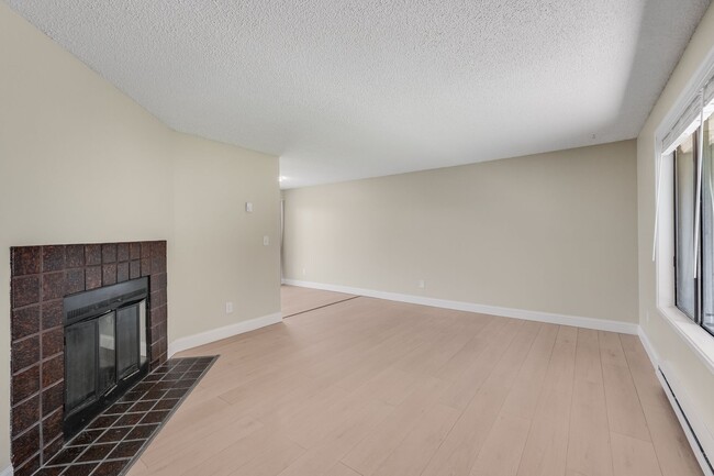 Building Photo - Newly Remodeled 3 Bed, 2 Bath Duplex Rental Unit in Troutdale!