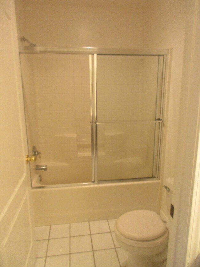 Building Photo - Beautiful Condo in the heart of Studio City