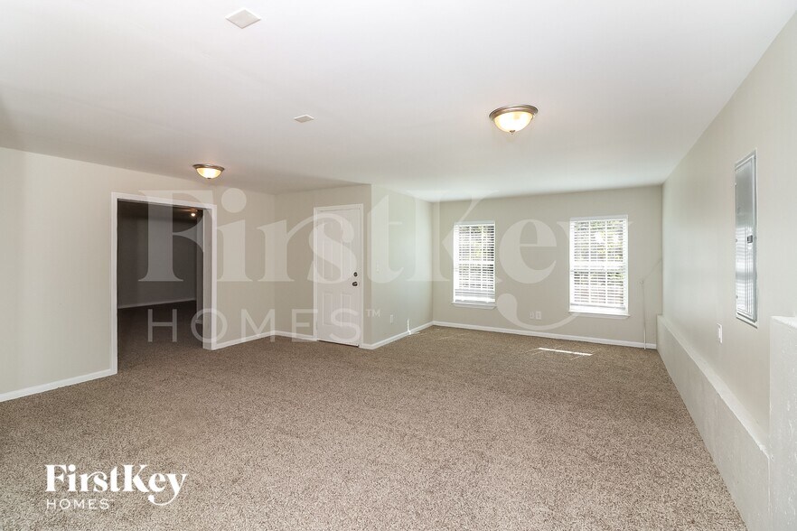 Building Photo - 173 Elderberry Point