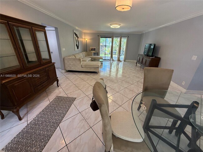 Building Photo - 1211 NE 27th Ave