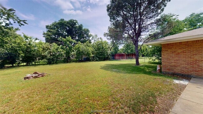 Building Photo - 1618 George Bush Dr