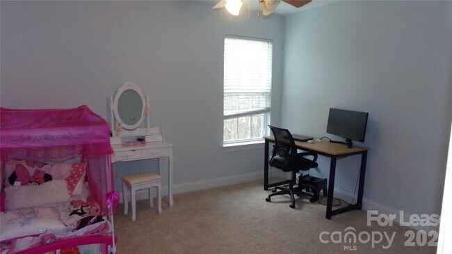 Building Photo - 10418 Glenmeade Rd