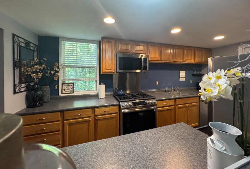 Building Photo - 3880 Point of Rocks Rd