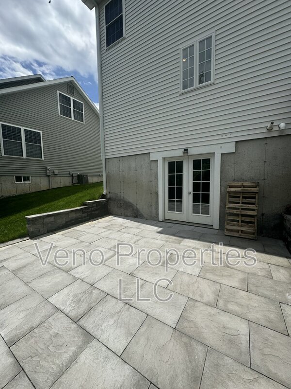 Building Photo - 17 Ironwood Street