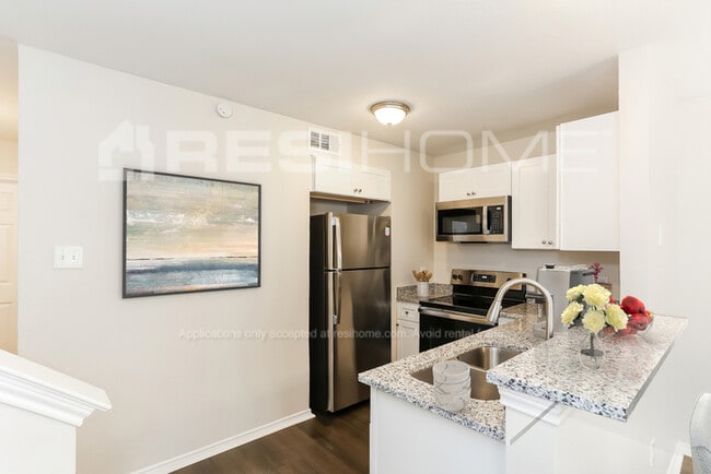 Building Photo - 907 Fairbanks Cir