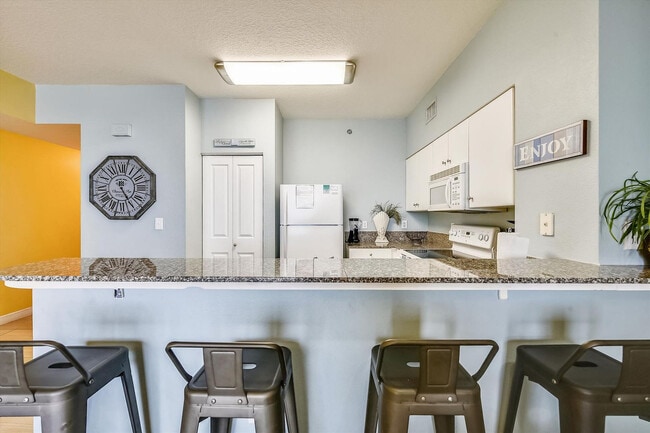 Building Photo - 9896 S Thomas Dr