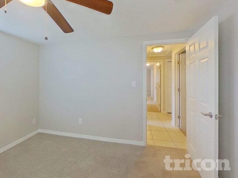 Building Photo - 5811 Oxford Dr