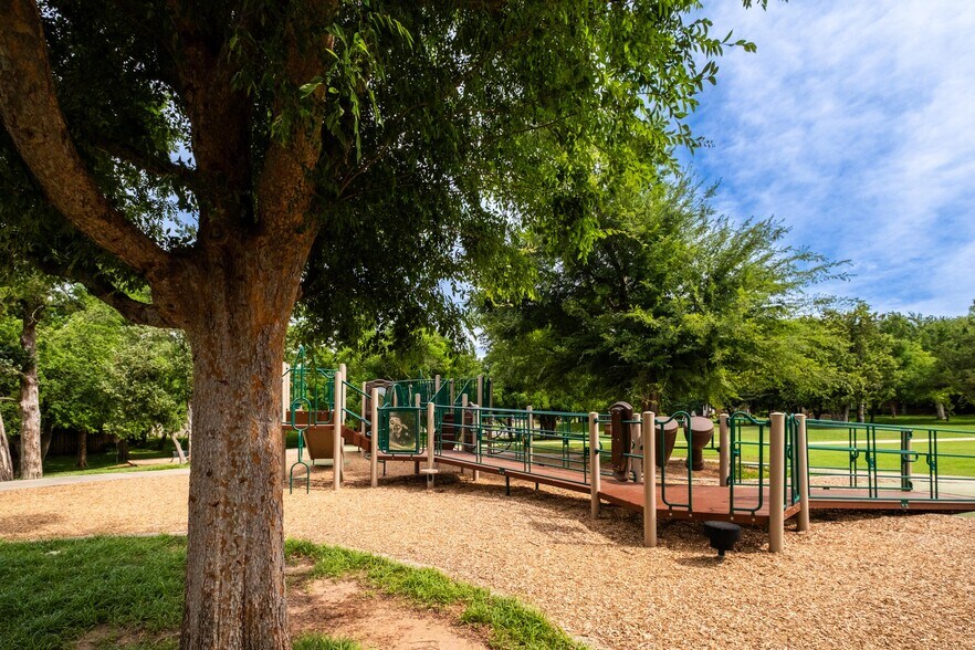 Building Photo - 7110 Brentwood Rd