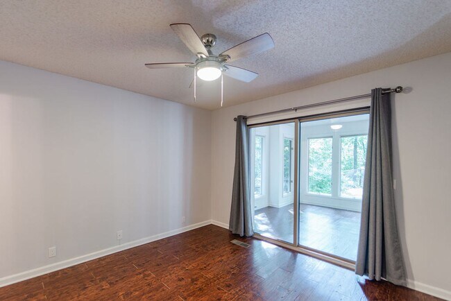 Building Photo - Up to a 2 year lease at this Beautiful 3 bed, 2 bath!!!!