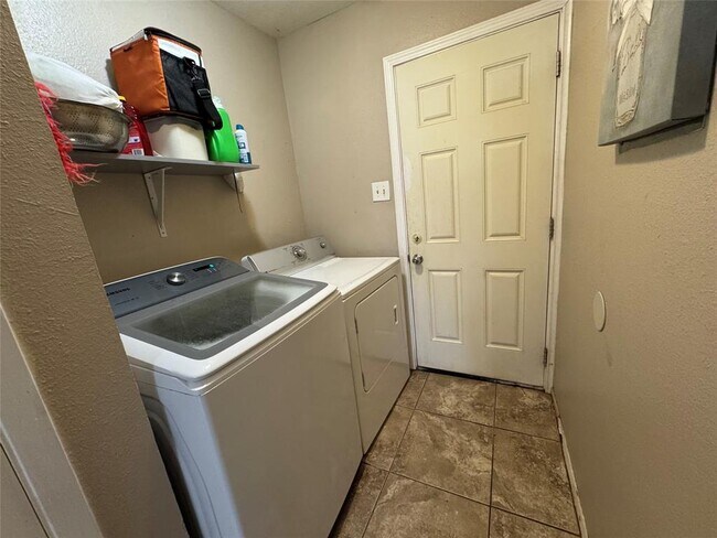 Building Photo - 401 Cypress Ln