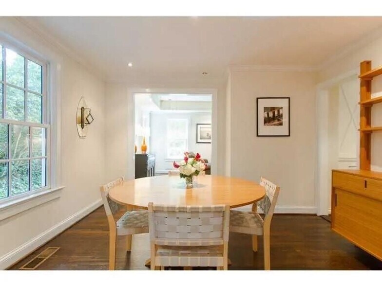 Building Photo - 1916 Greystone Rd NW