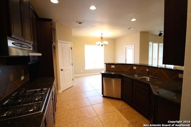 Building Photo - Beautiful 3-Bedroom 2.5 Bathroom in Stillw...