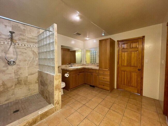 Building Photo - 212 S El Rancho Rd