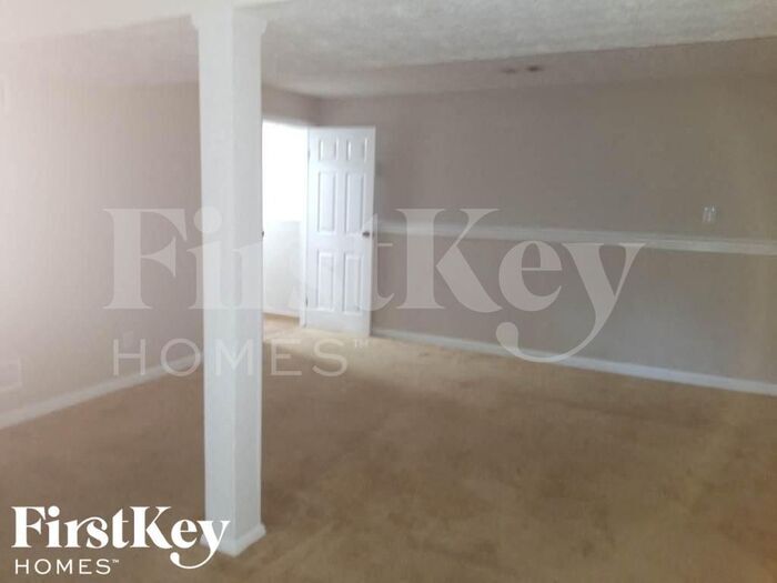 Building Photo - 4822 White Oak Tree