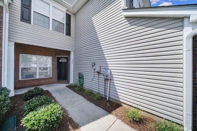 Building Photo - Lovely 3 Bed 2.5 Bath Townhome in Matthews