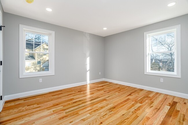 Building Photo - 27 Milton St