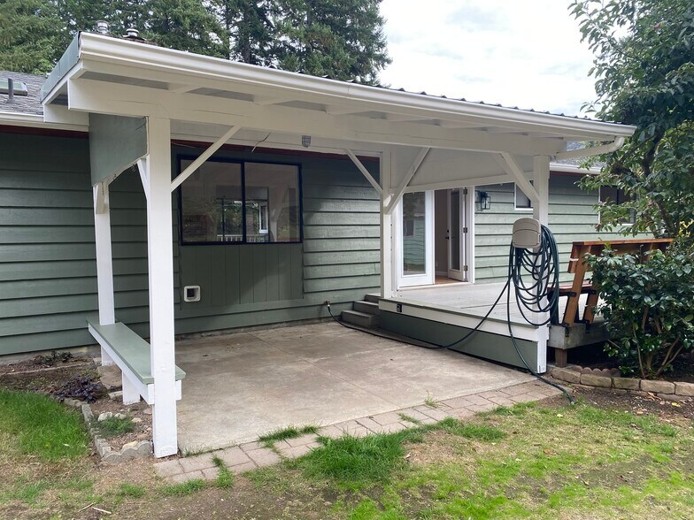 Building Photo - 6519 Illahee Rd NE