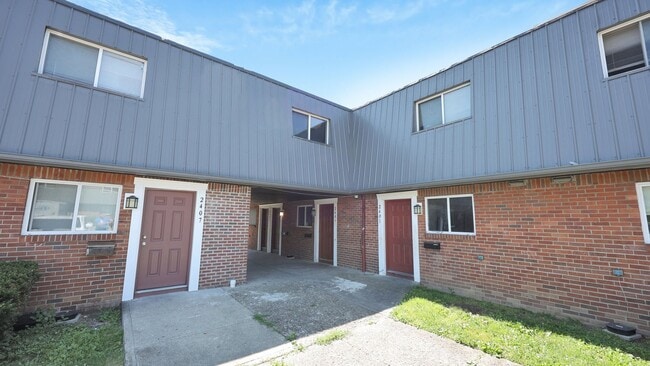 Building Photo - 2405 Belcher Dr