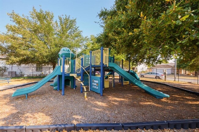 Building Photo - 3300 Etheredge Dr