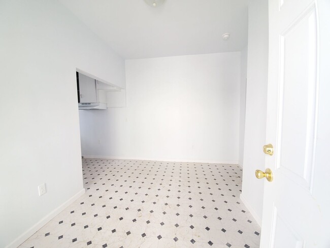 Building Photo - 407 S 8th St