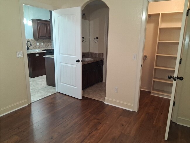 Building Photo - 3864 W Providence Dr