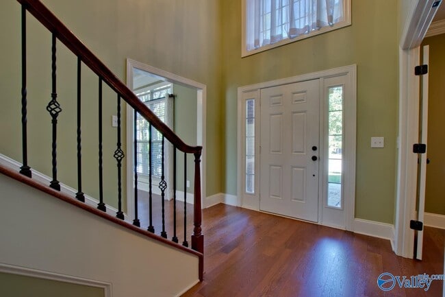 Building Photo - 2801 Centerridge Rd SE